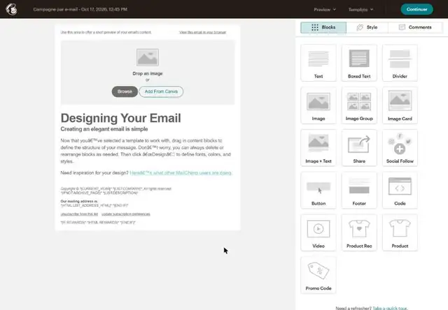Ancien créateur de Mailchimp : l'e-mail Designing Your Email à gauche avec des caractères mal encodés, et les blocs Text, Boxed Text, Divider, Image, Button, Footer, Code, Product et Promo Code à droite