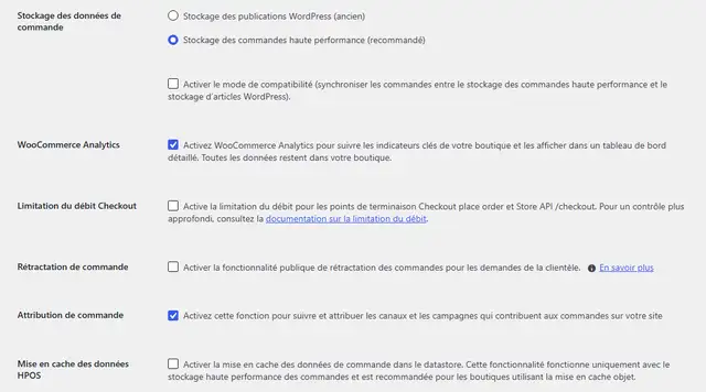 Réglages de WooCommerce, Avancé, Fonctionnalités : stockage des commandes haute performance sélectionné, WooCommerce Analytics coché, Rétractation de commande décochée, Attribution de commande cochée