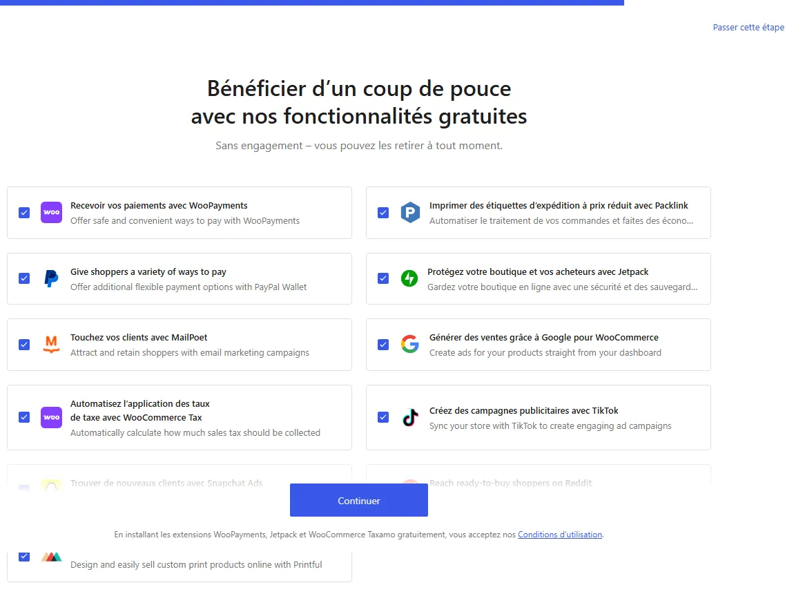 Étape 3 de l'assistant de WooCommerce 11.2.1 : onze extensions cochées, dont WooPayments, Packlink, PayPal, Jetpack, MailPoet, Google pour WooCommerce, WooCommerce Tax et TikTok, avec le bouton Continuer et le lien Passer cette étape