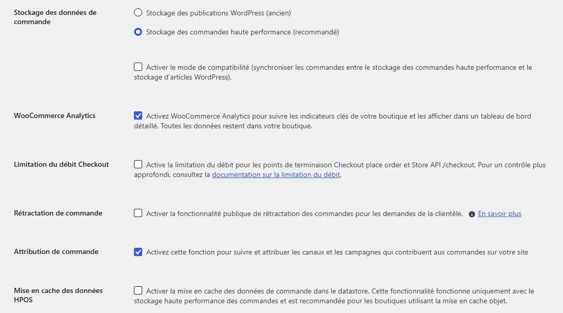 Réglages de WooCommerce, Avancé, Fonctionnalités : stockage des commandes haute performance sélectionné, WooCommerce Analytics coché, Rétractation de commande décochée, Attribution de commande cochée