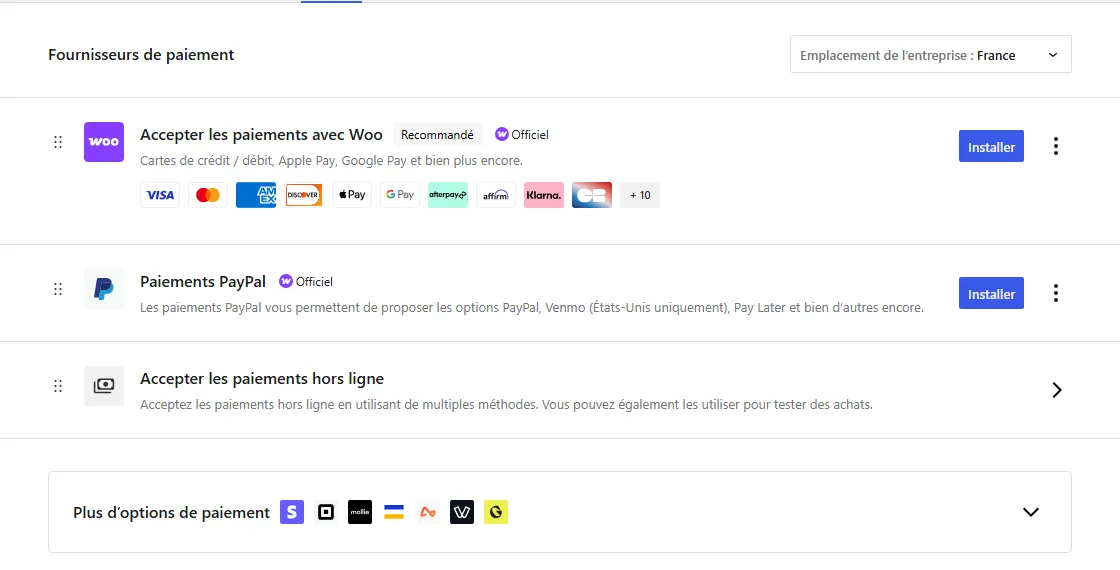 Écran Fournisseurs de paiement de WooCommerce 11.2.1 : Accepter les paiements avec Woo marqué Recommandé et Officiel avec un bouton Installer, Paiements PayPal, Accepter les paiements hors ligne, et une section Plus d'options de paiement