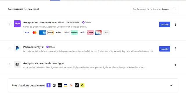 Écran Fournisseurs de paiement de WooCommerce 11.2.1 : Accepter les paiements avec Woo marqué Recommandé et Officiel avec un bouton Installer, Paiements PayPal, Accepter les paiements hors ligne, et une section Plus d'options de paiement