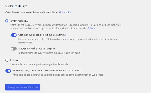 Réglages de WooCommerce, onglet Visibilité du site : option Bientôt disponible sélectionnée avec Appliquer aux pages de boutique uniquement activé, Partager votre site avec un lien privé, et l'option En ligne